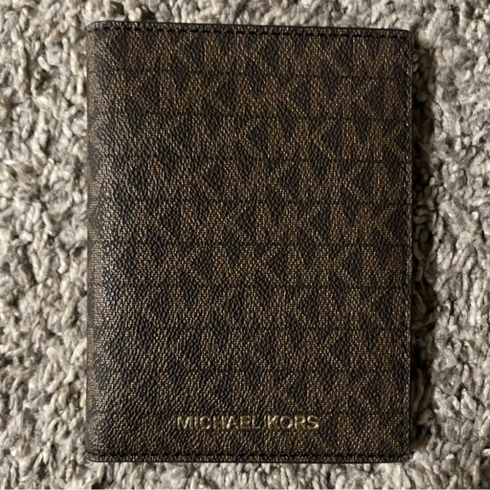 Michael Kors Logo Passport Wallet Brown EUC